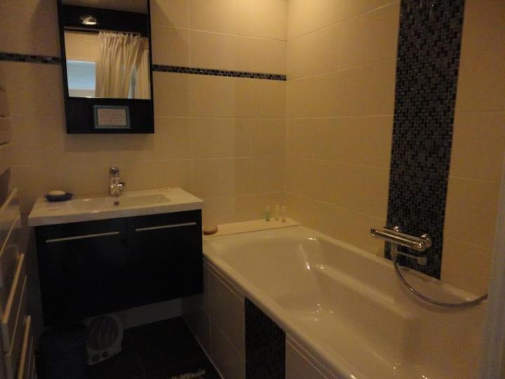 Relax A Maison Sax Kingsize Дюрби Екстериор снимка